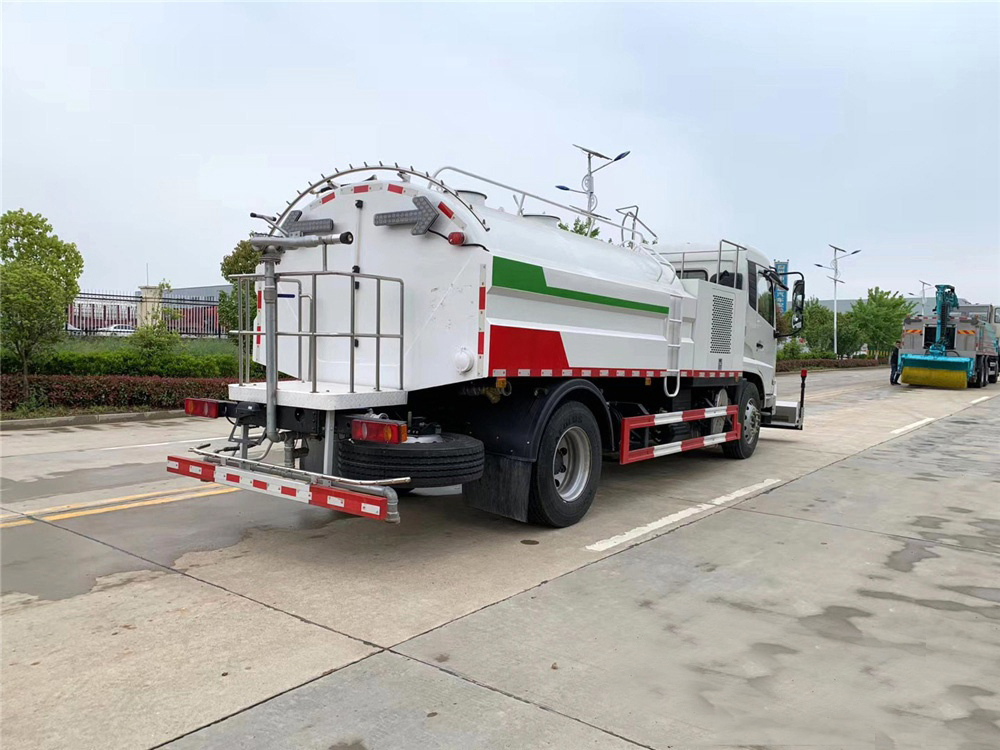 国六东风天锦 路面清洗车