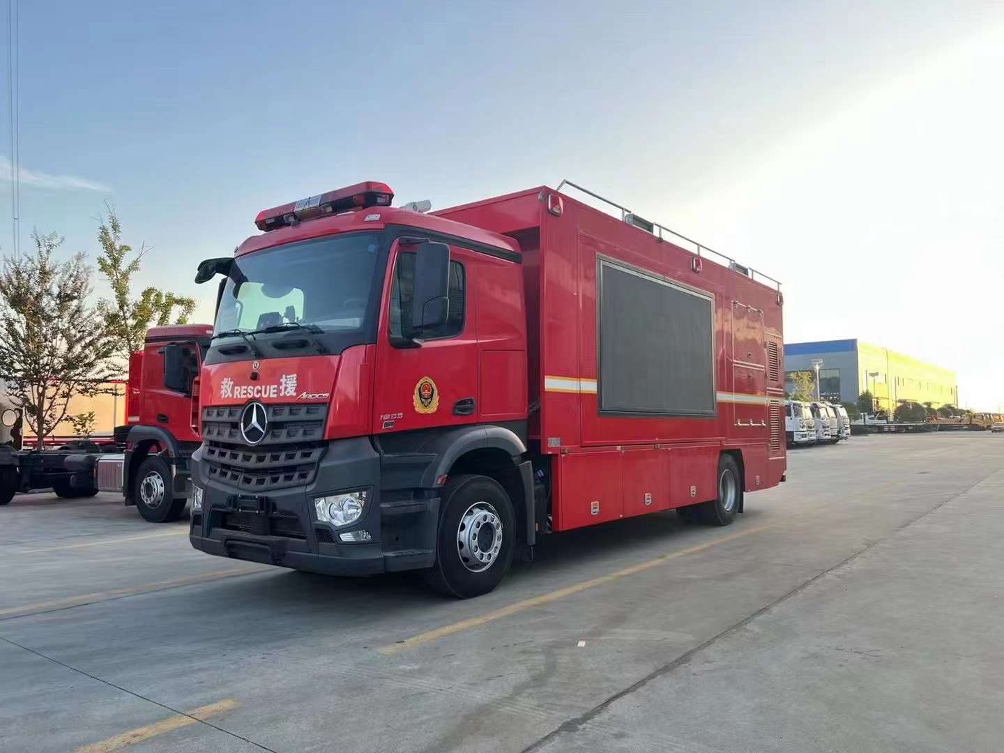 奔驰通讯指挥车