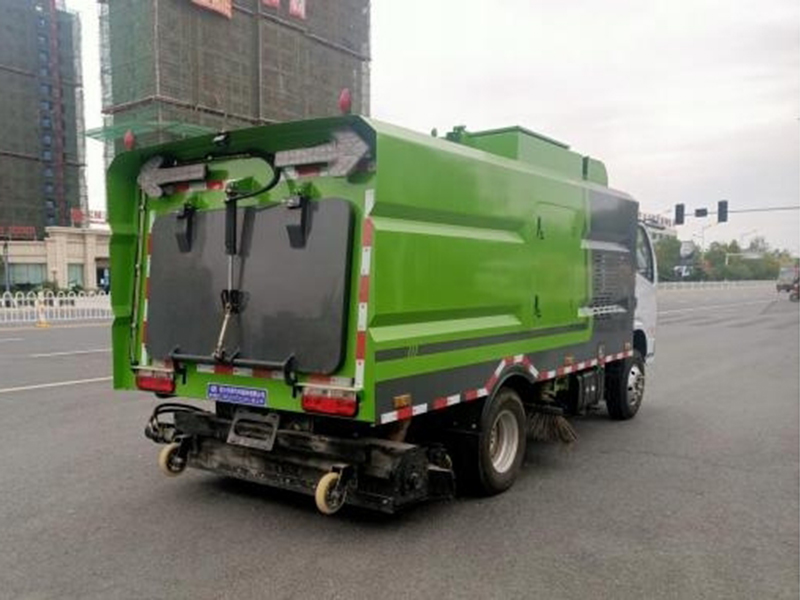 东风小多利卡后置吸尘车