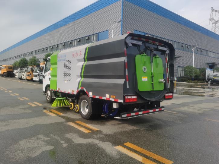 东风小多利卡洗扫车