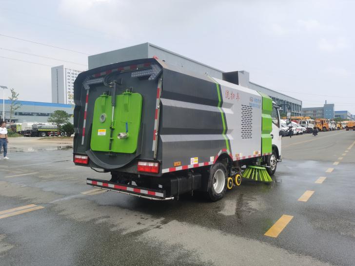 东风小多利卡洗扫车