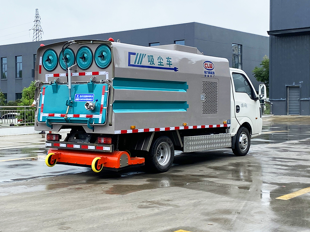 CL5040TXCBEV东风华神3.5方纯电动吸尘车