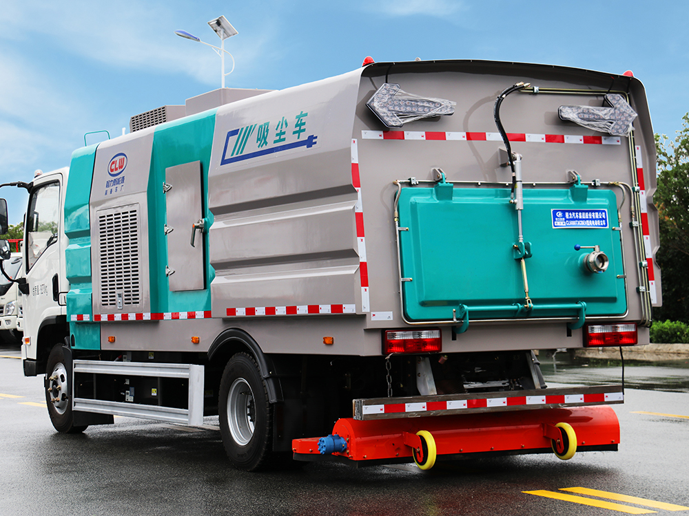 CL5080TXCBEV东风华神5.5方纯电动吸尘车