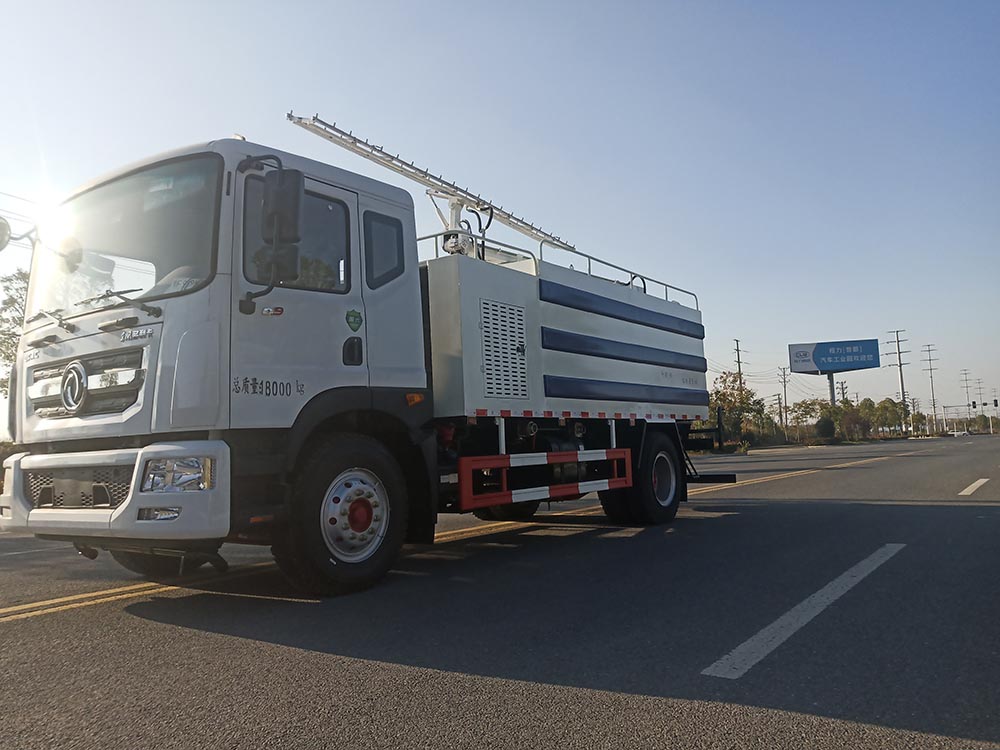 东风多利卡D9光伏板清洗车