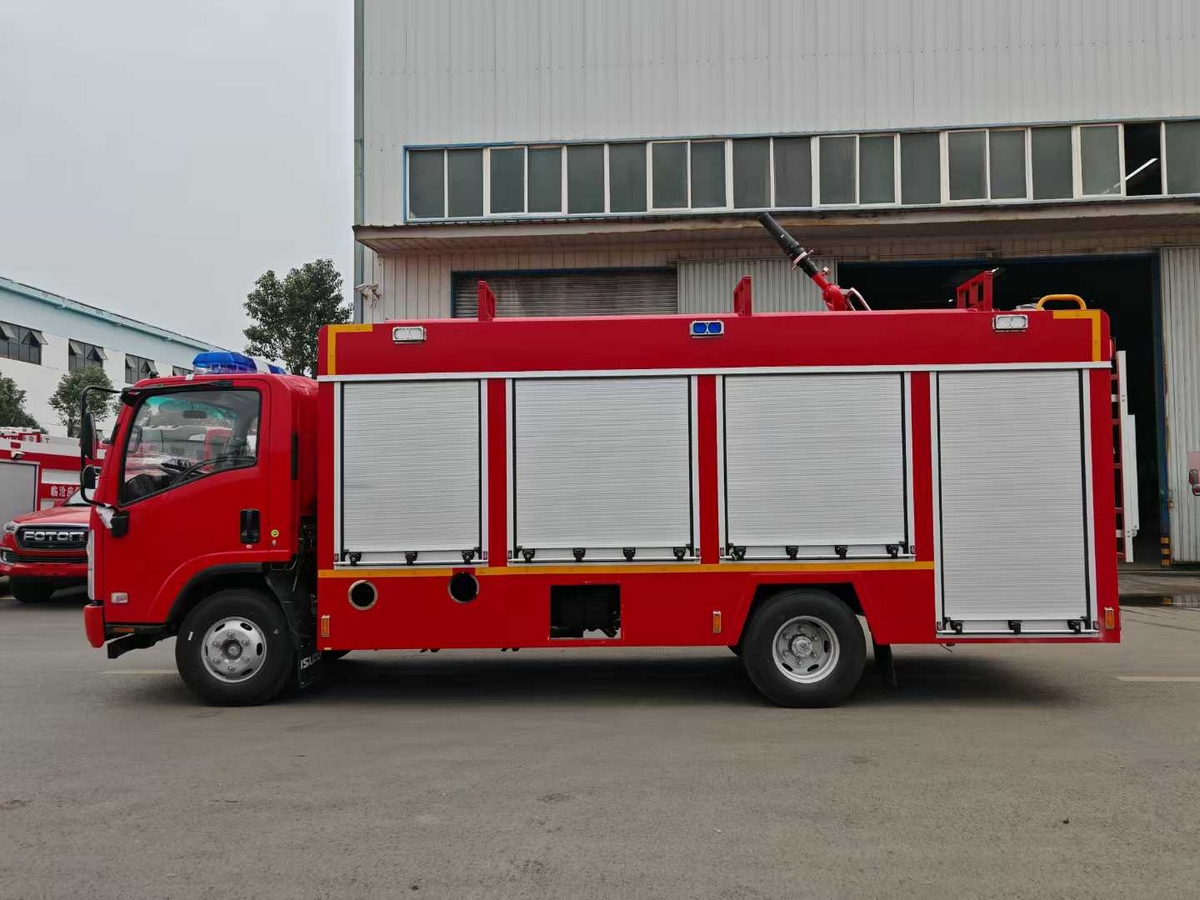 出口五十铃泡沫消防车