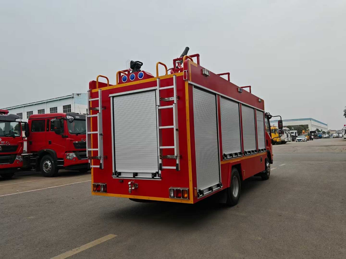 出口五十铃泡沫消防车