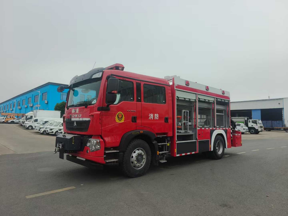 重汽豪沃抢险救援消防车
