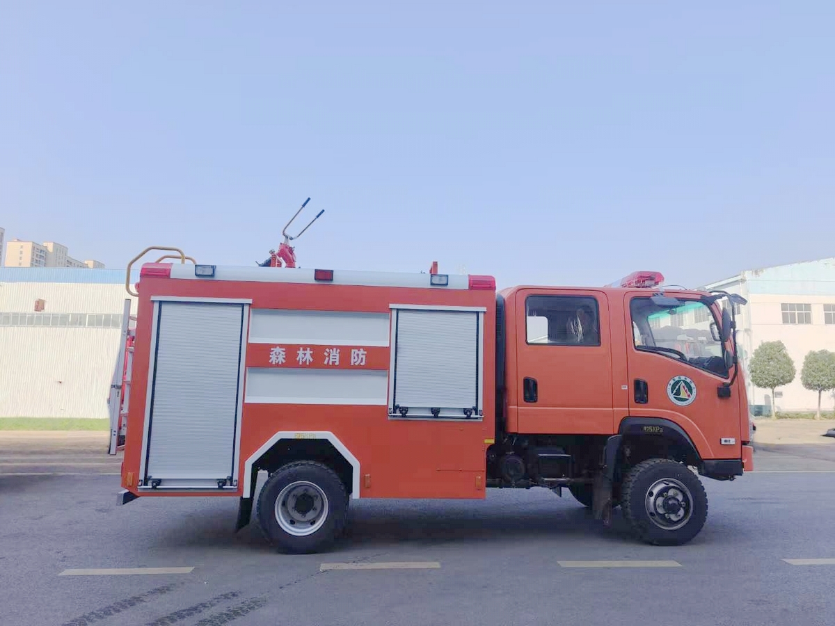 3.5吨东风四驱森林消防车