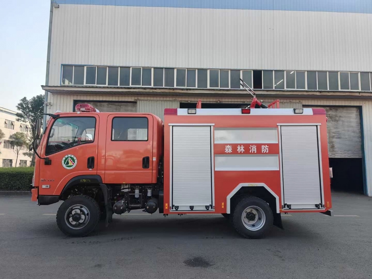 3.5吨东风四驱森林消防车