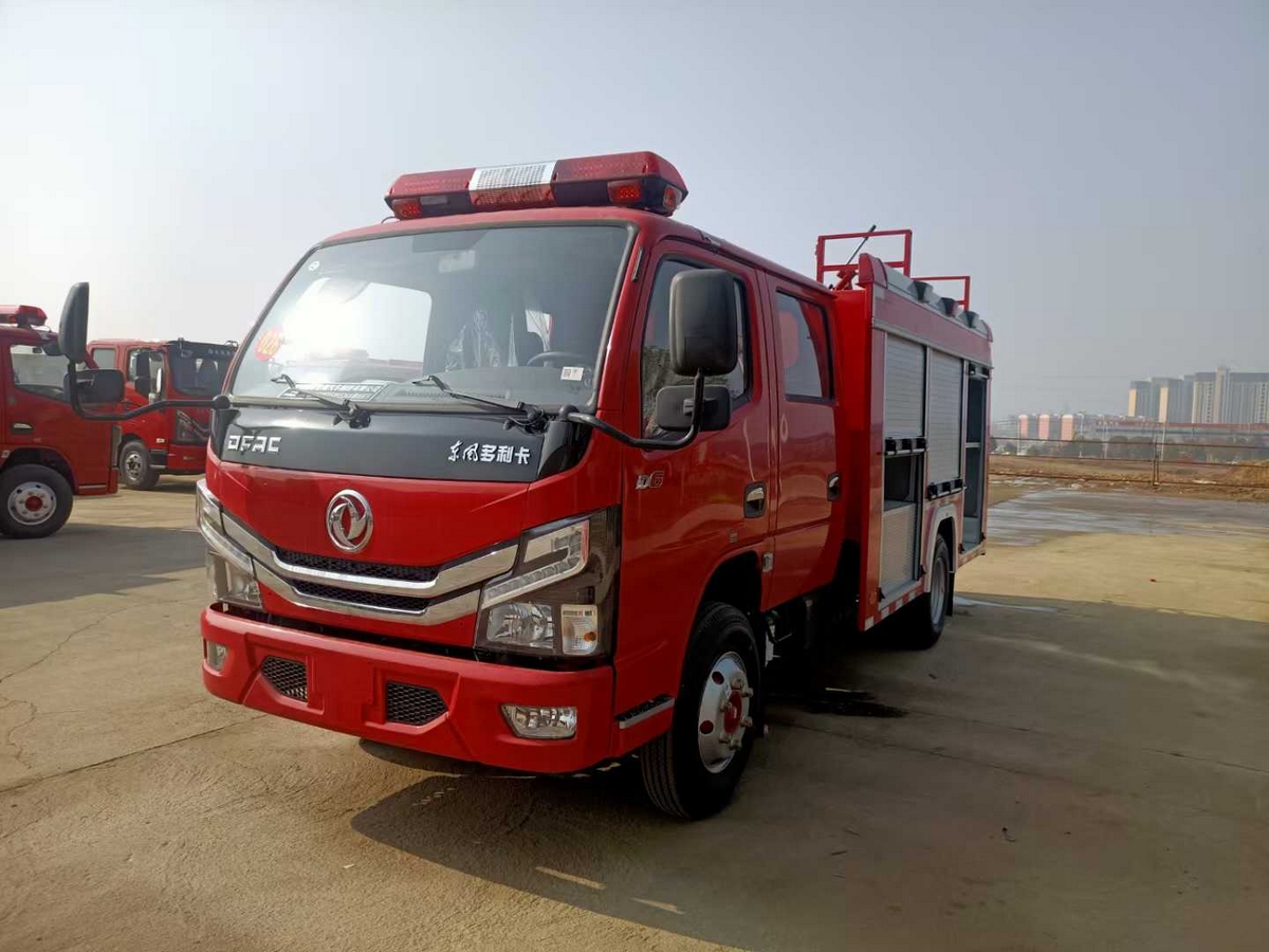 2吨东风水罐消防车