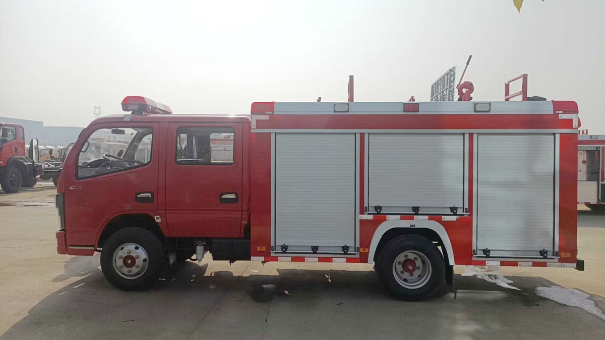 2吨东风水罐消防车