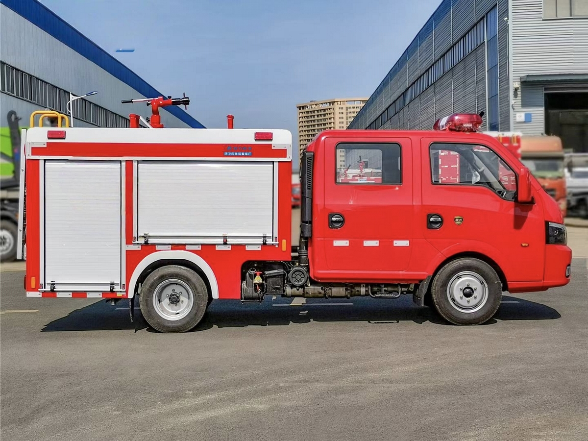 1吨东风水罐消防车