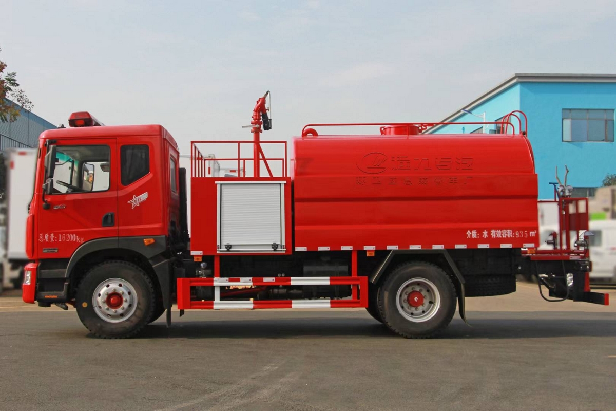 10吨东风消防洒水车