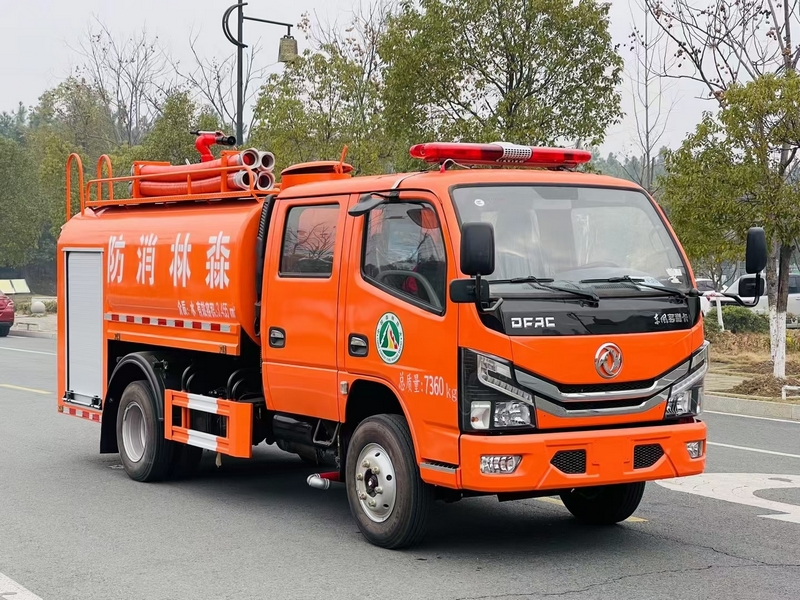 3.5吨东风双排消防洒水