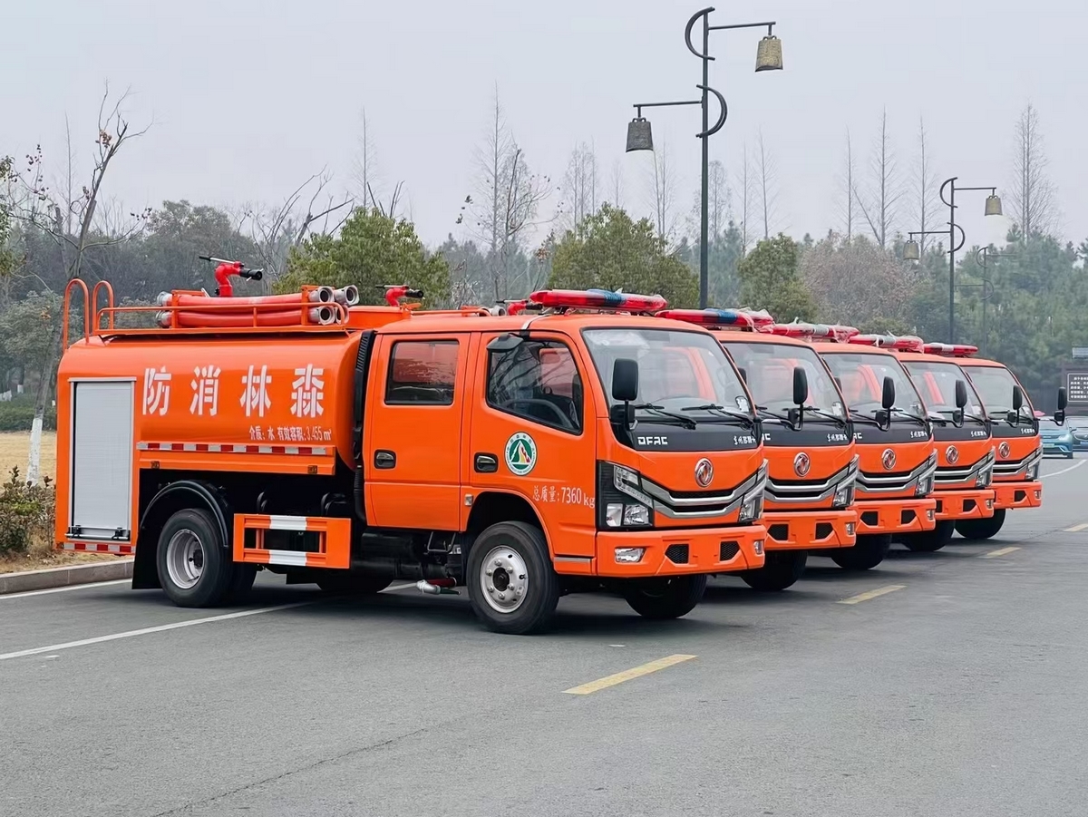 3.5吨东风双排消防洒水