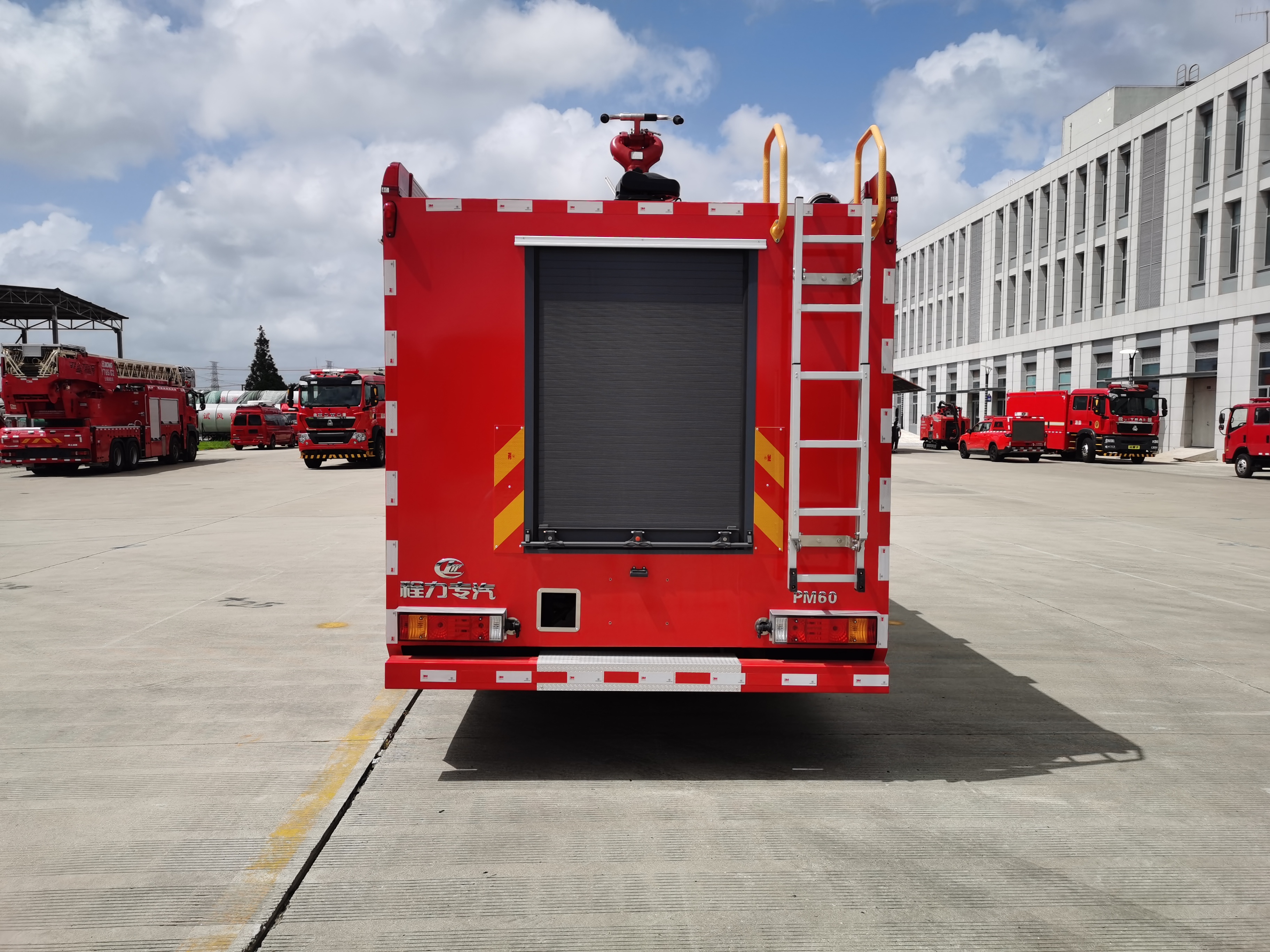 三环6吨水罐消防车