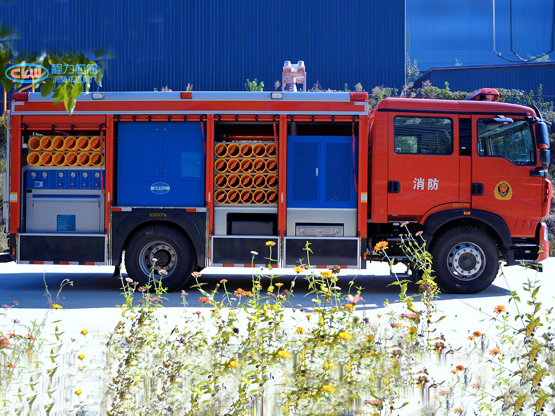 豪沃1500L供气消防车