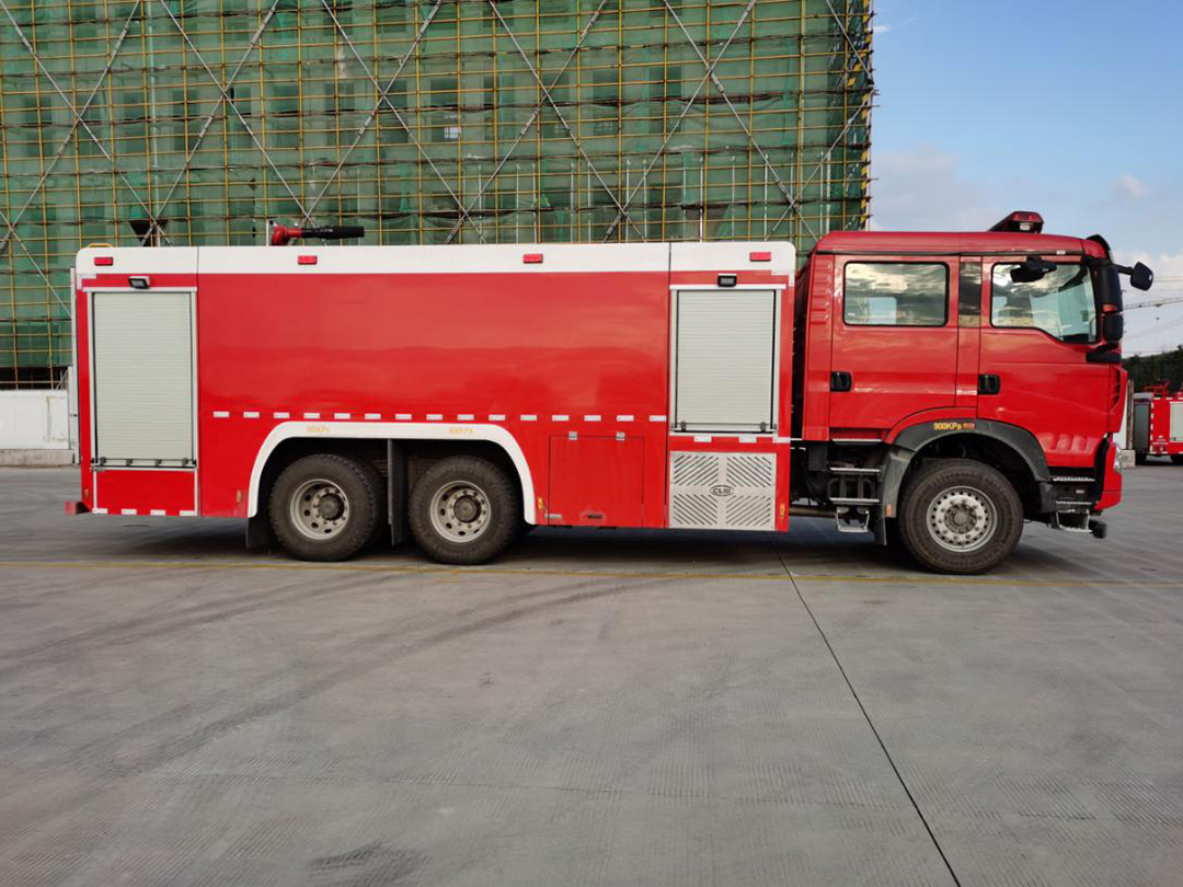 豪沃16吨水罐消防车