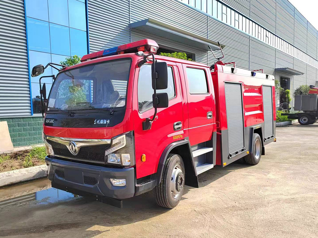 东风福瑞卡4.8吨水罐消防车