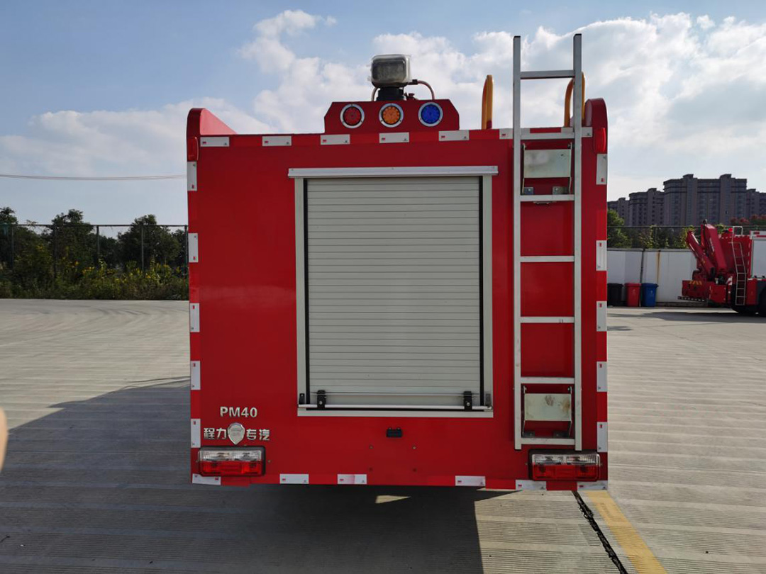 东风多利卡4吨泡沫消防车