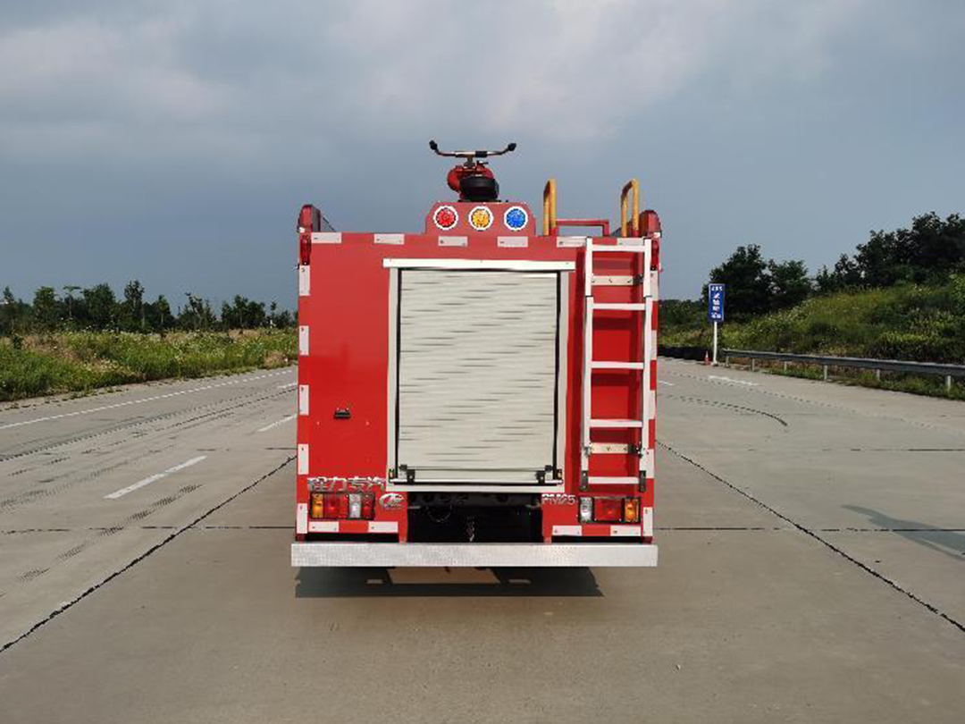 100P（3815轴距）五十铃2吨泡沫消防车