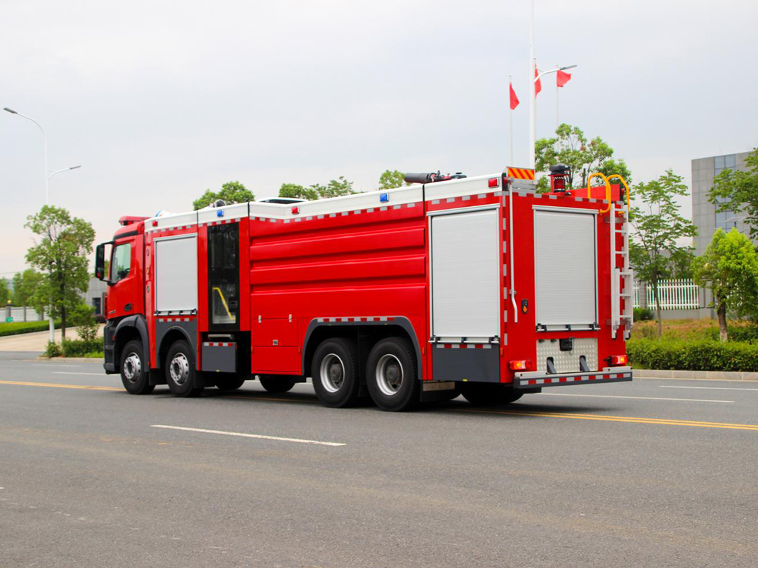 奔驰泡沫消防车