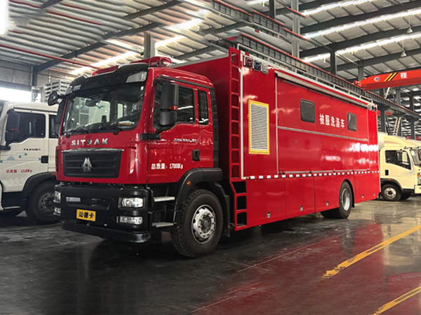 6300轴距CL5170XBX6AYS汕德卡被服洗涤车