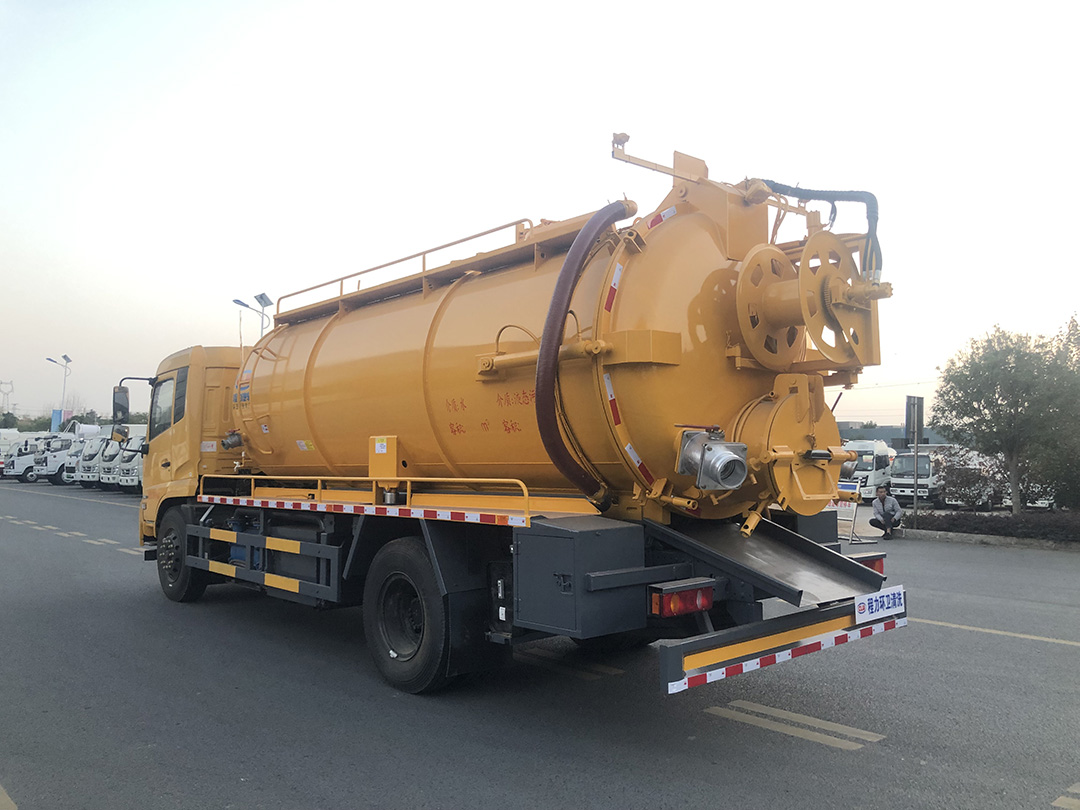 东风天锦一体罐清洗吸污车