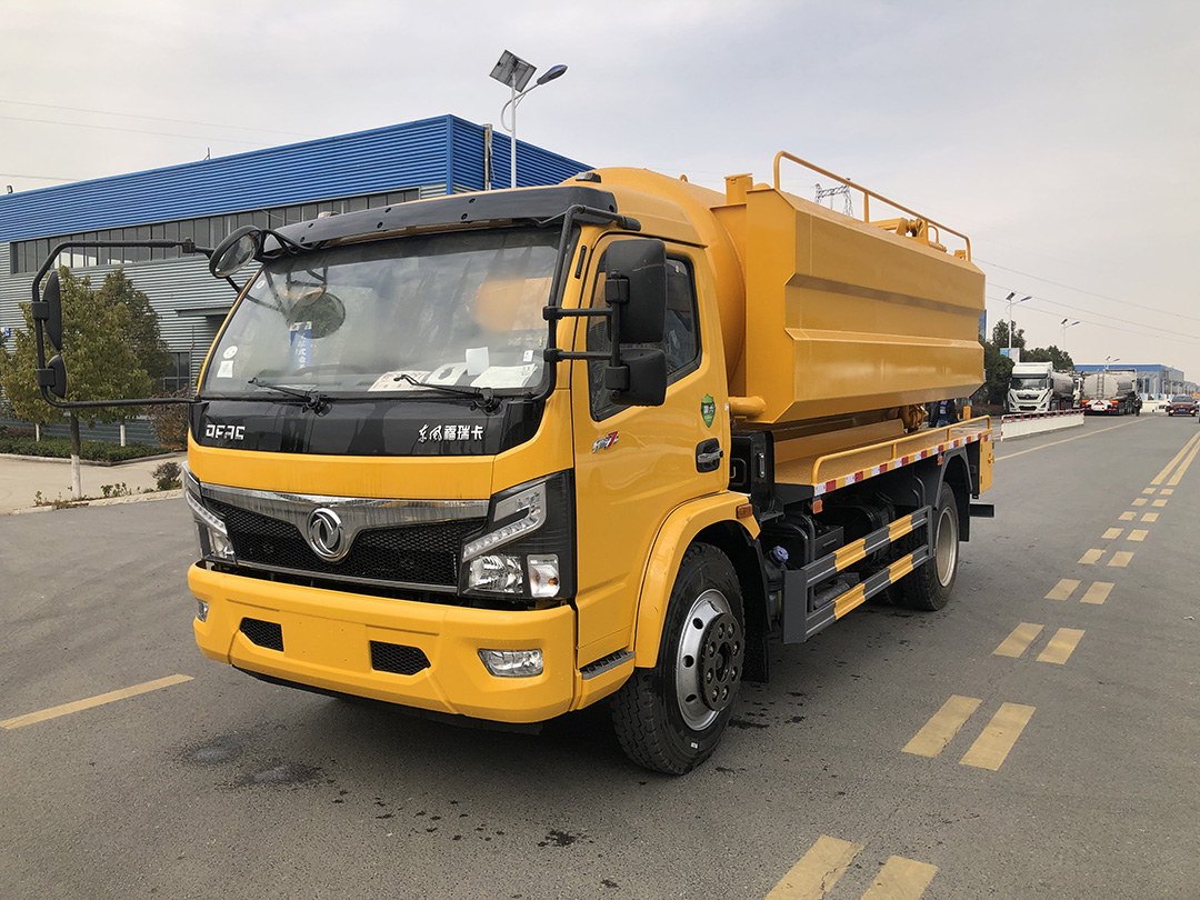 东风福瑞卡12.7方清洗吸污车