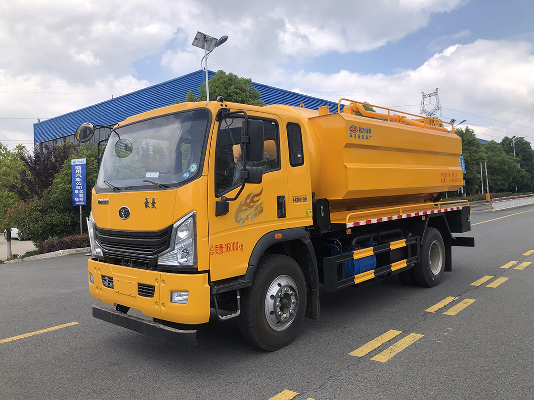 重汽豪曼分体罐清洗吸污车