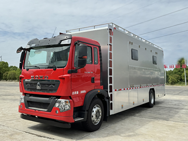 CL5180XCC6AYS豪沃餐车