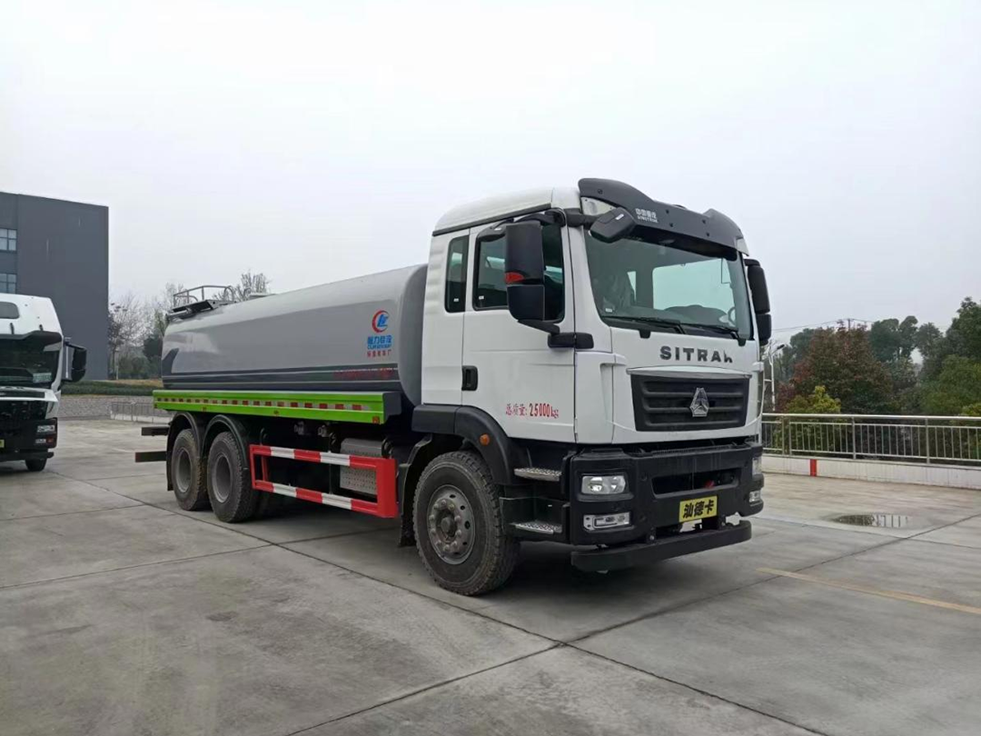 重汽汕德卡后双桥系列18.79方绿化喷洒车