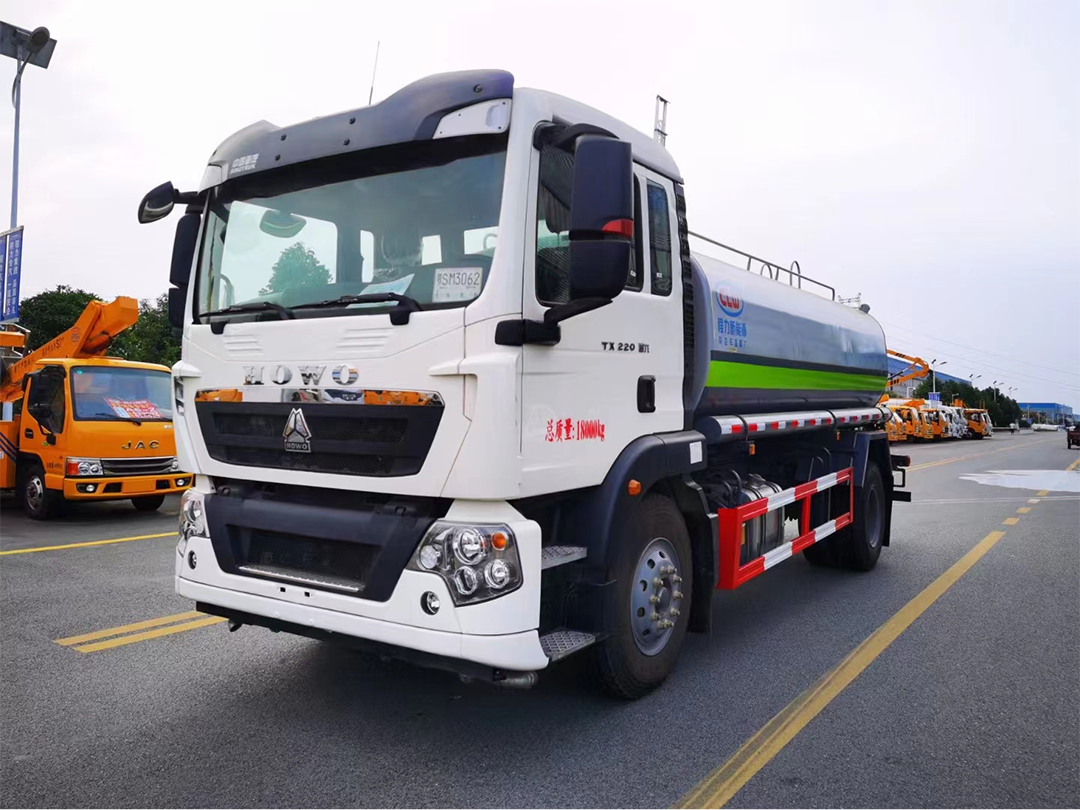 重汽TX系列13.7方绿化喷洒车