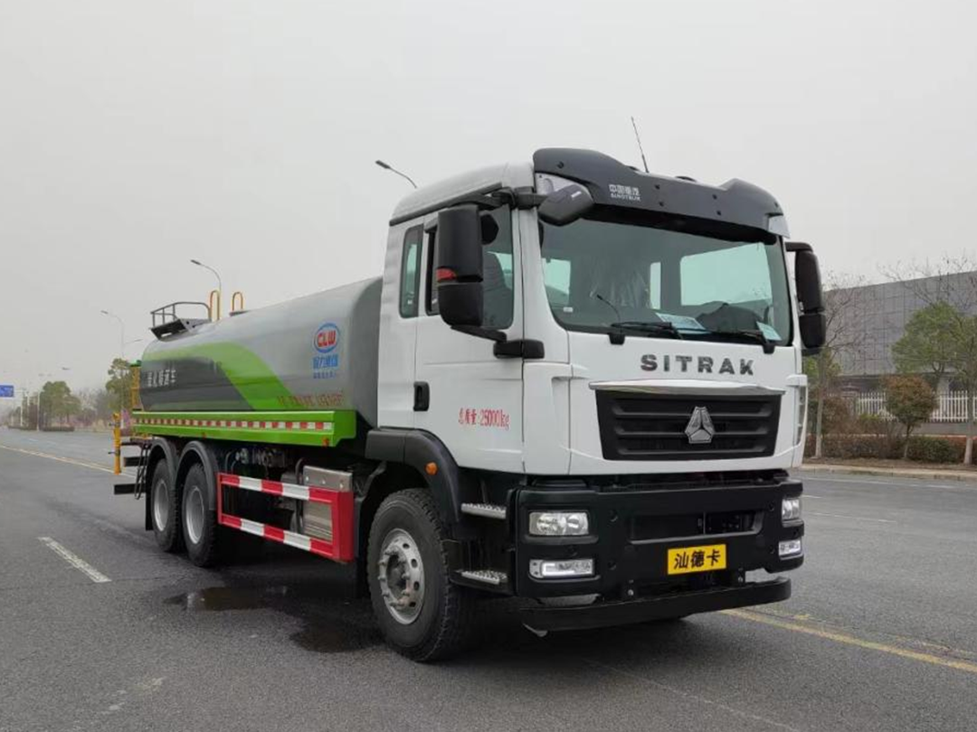 重汽汕德卡后双桥17.8方绿化喷洒车