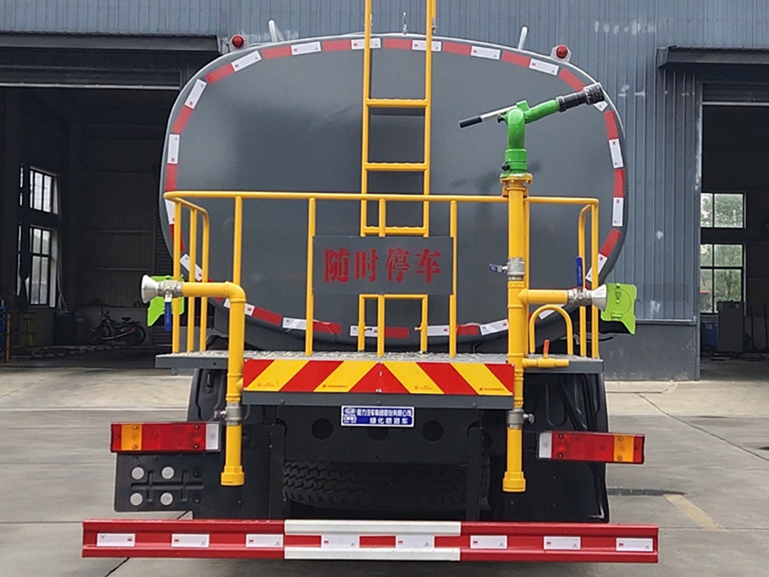 东风D17前四后八25方绿化喷洒车