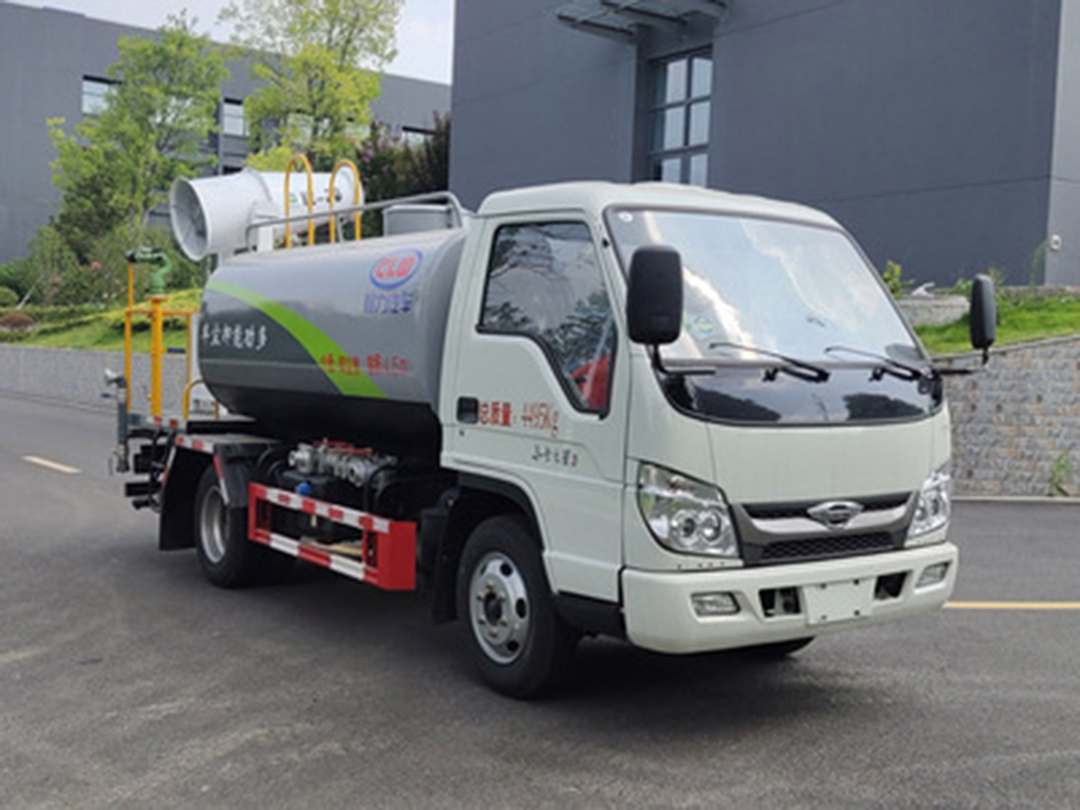 福田小卡蓝牌 4.5方多功能抑尘车