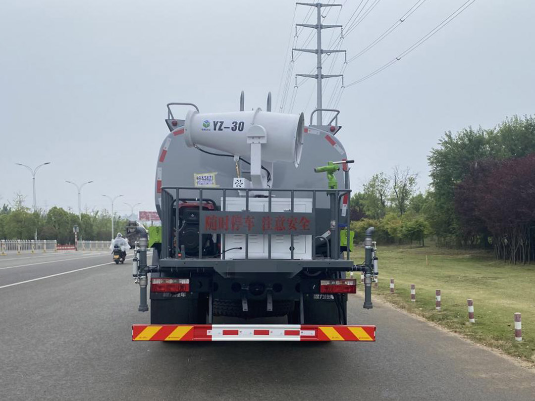 东风D9系列13.84方绿化喷洒车