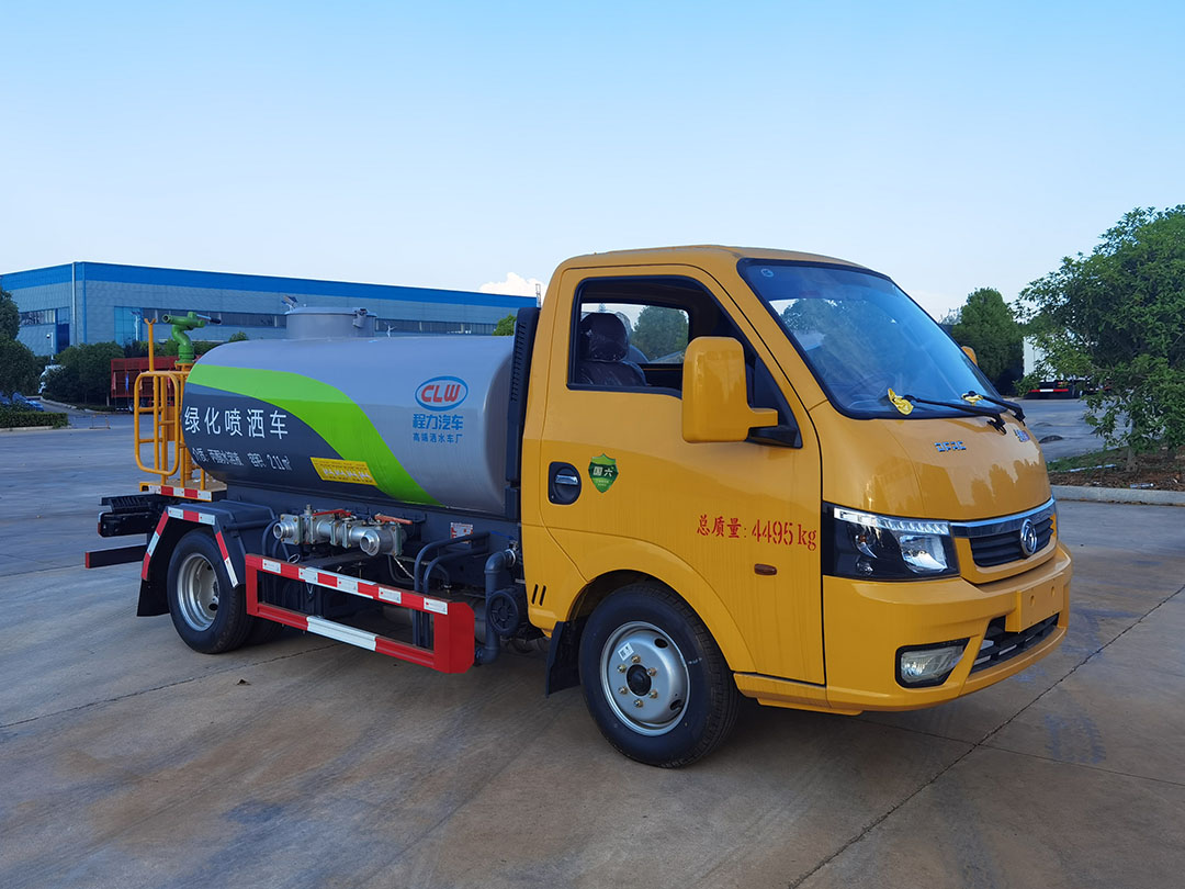 东风途逸蓝牌2.5方洒水车