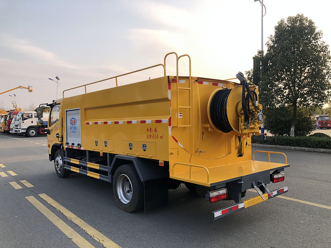 东风大多利卡高压清洗车