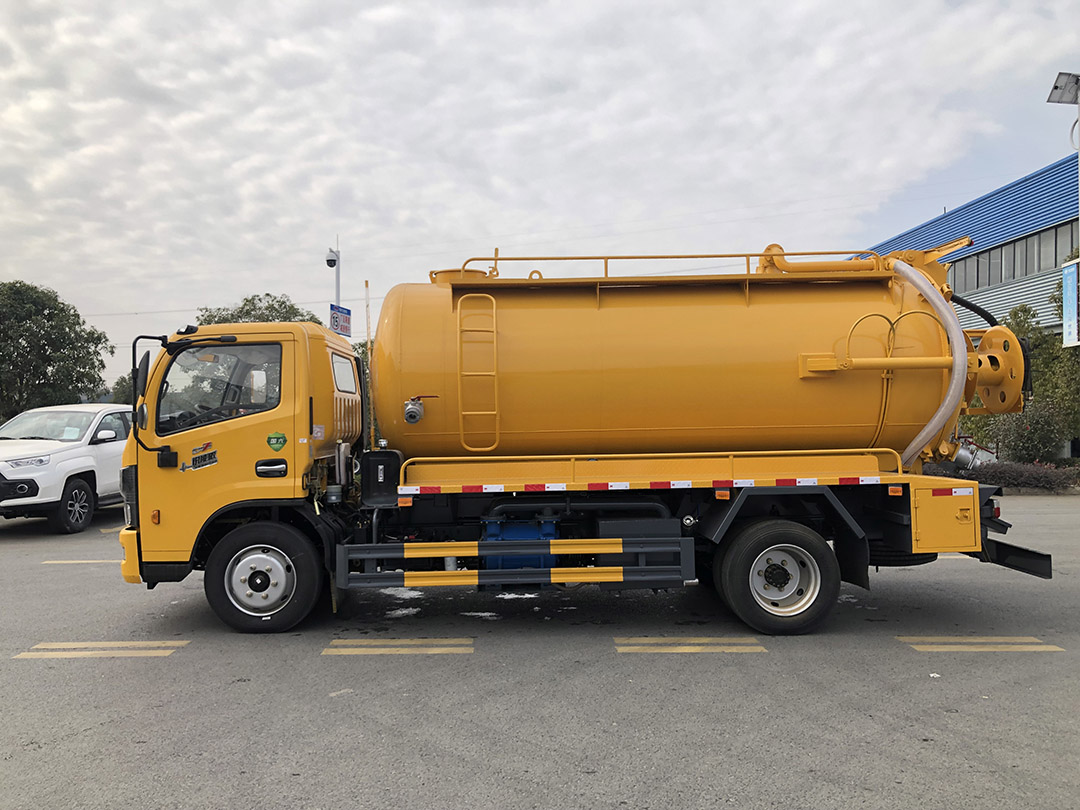 东风大利卡一体罐清洗吸污车