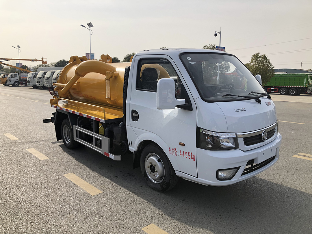 东风途逸吸污车