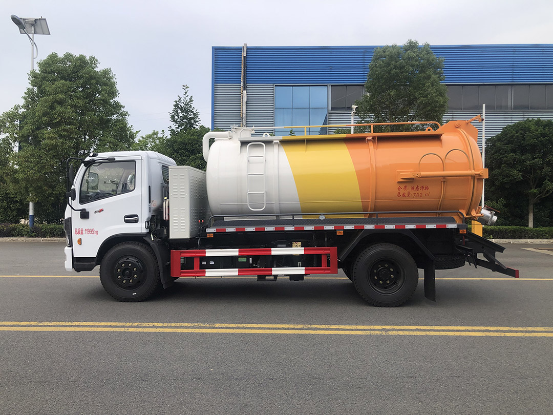 东风福瑞卡混动吸污车