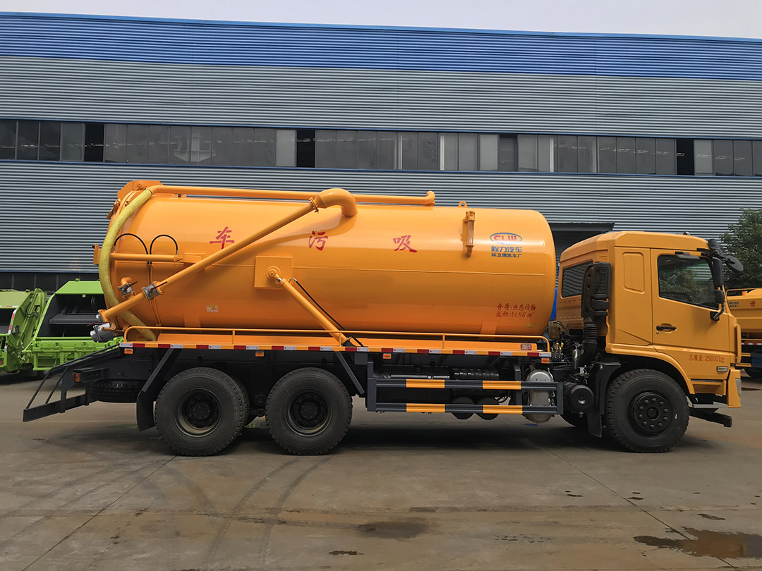 东风专底后双桥吸污车
