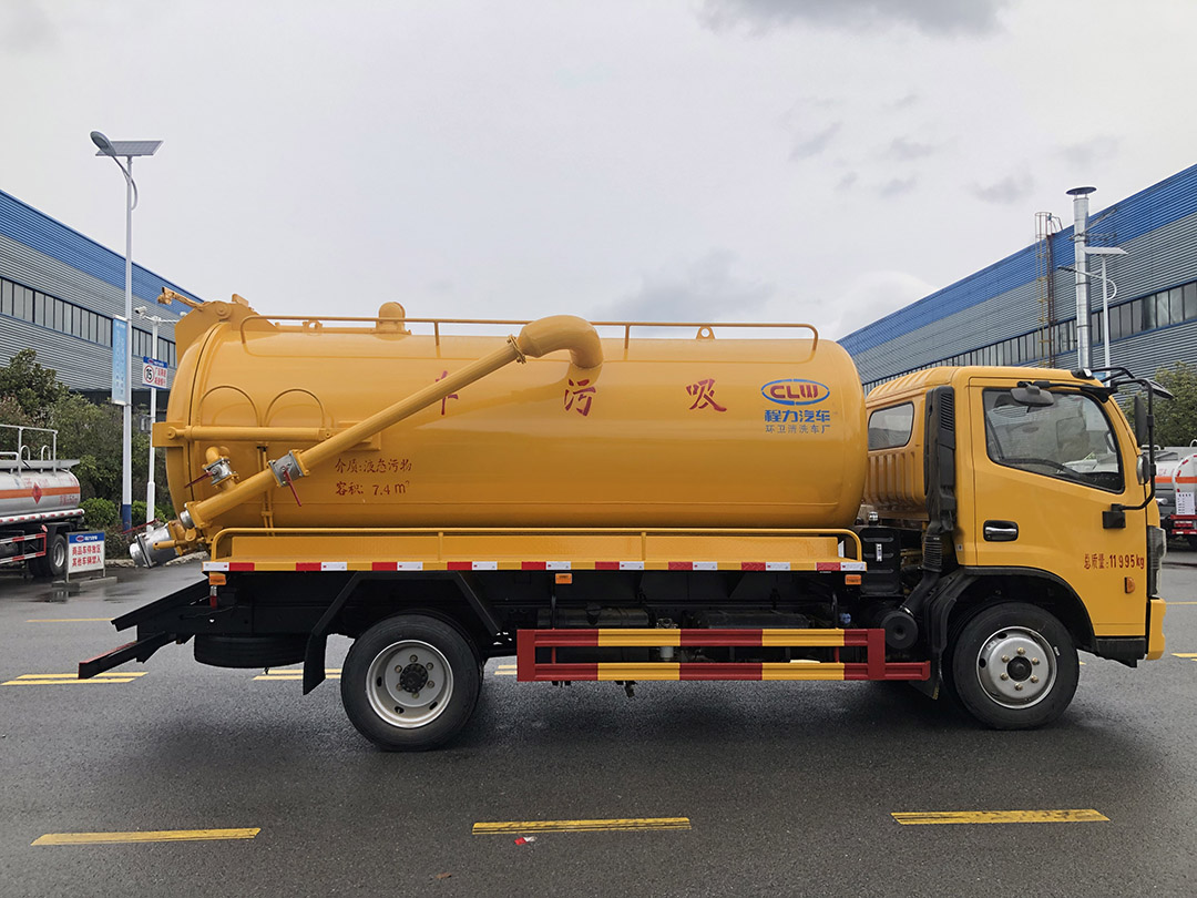 东风大多利卡吸污车