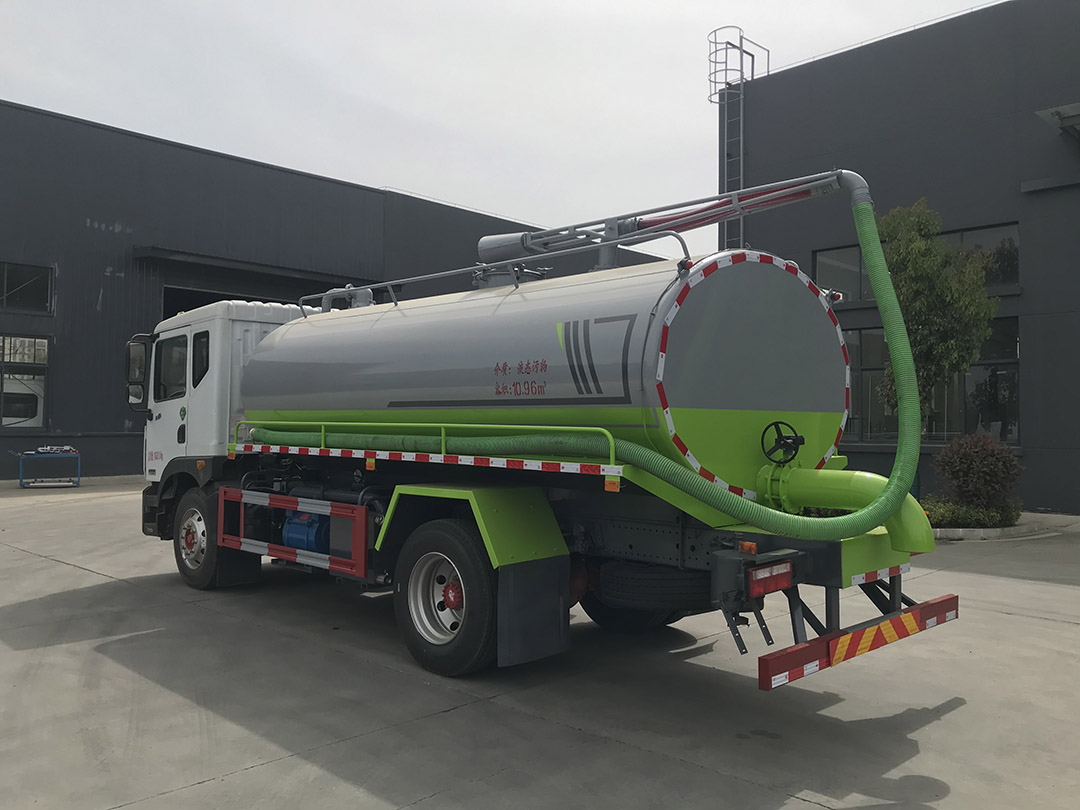 东风D9吸粪车