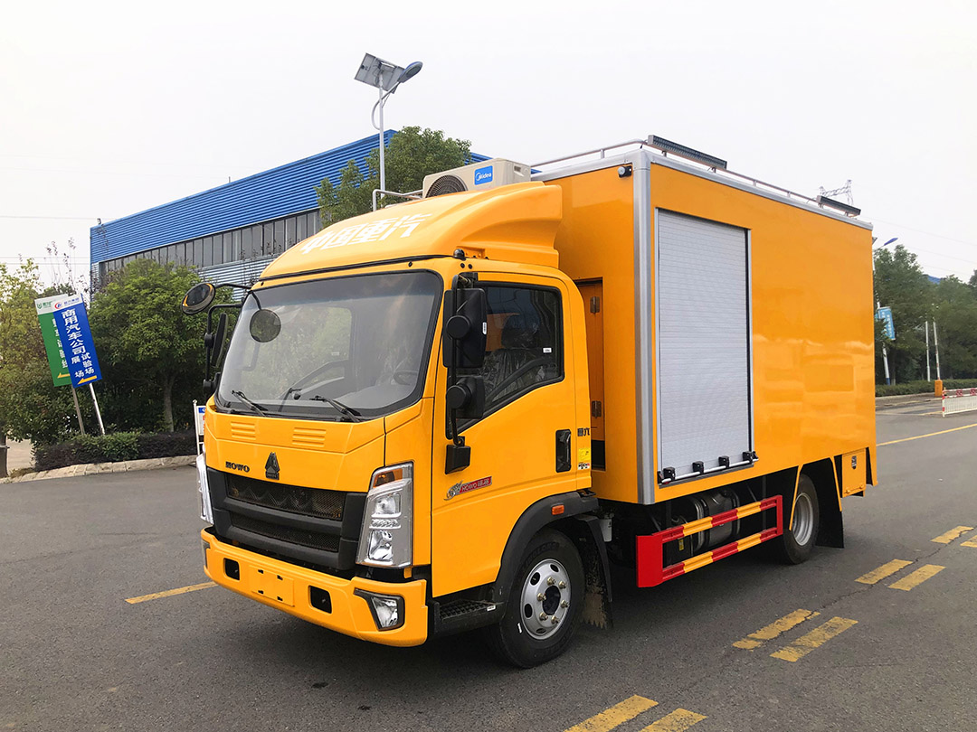 重汽豪沃光固化修复车