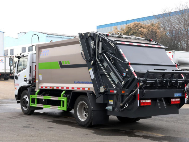 东风福瑞卡F7压缩垃圾车