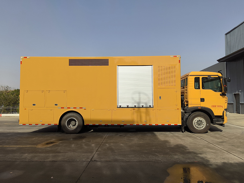 重汽豪沃3000方排水车（5180）