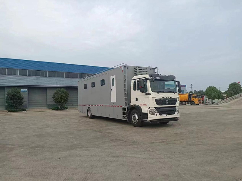 CL5160TSY6AYS豪沃宿营车