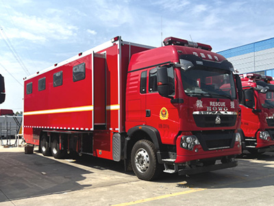 CL5220TSY6BZ豪沃28人后双桥宿营车